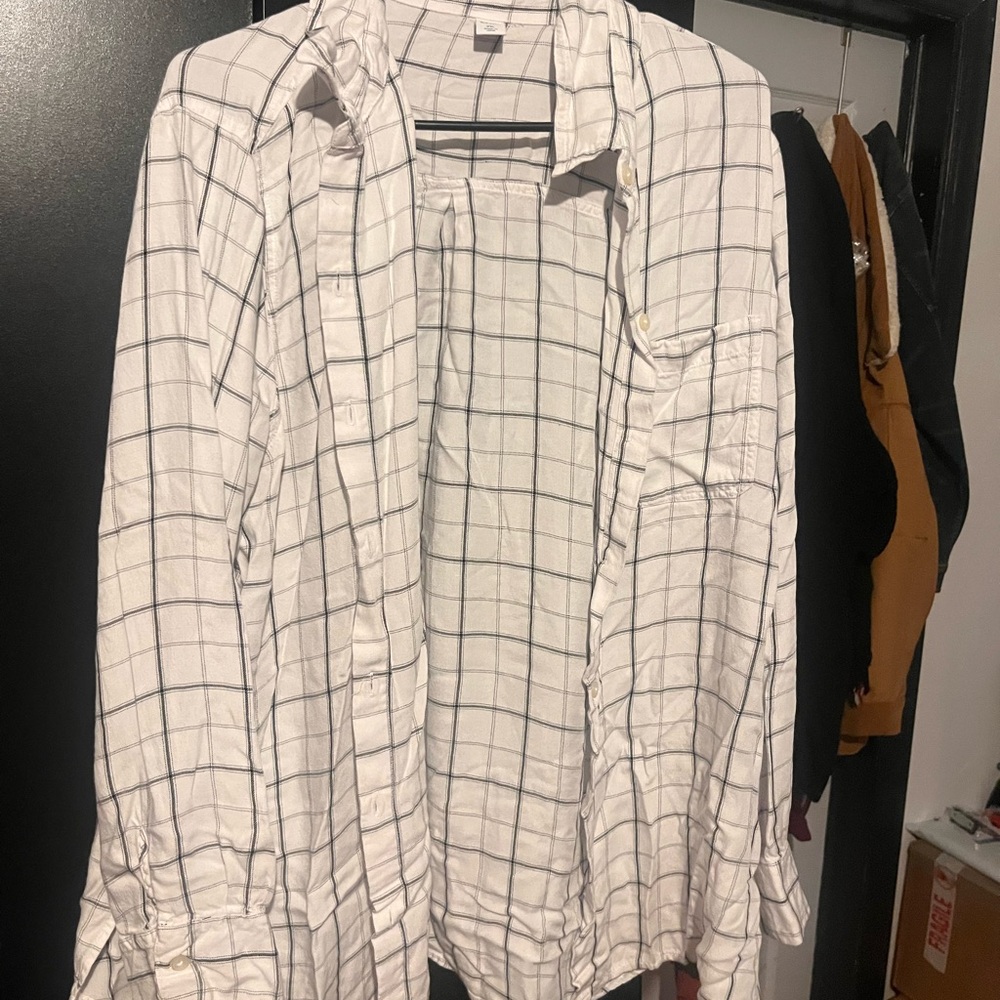 Old Navy White and Black Plaid Shirt - Picture 1 of 2